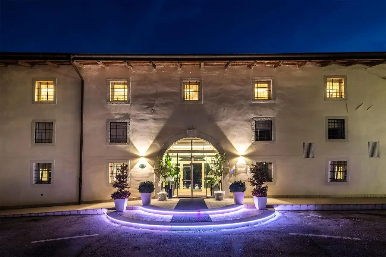 Hotel Villa I Pini Malo  4*, Malo (Vicenza) Italy