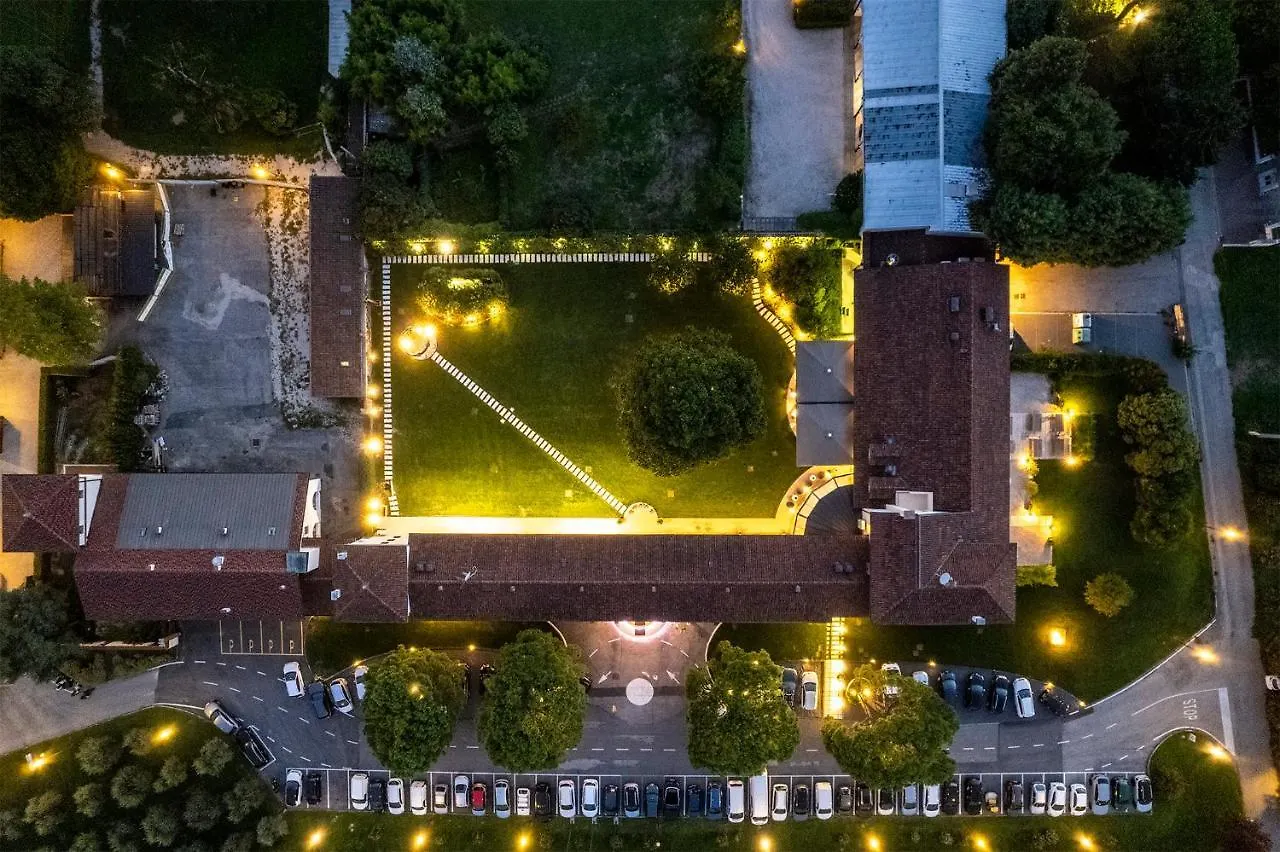 Hotel Villa I Pini Malo