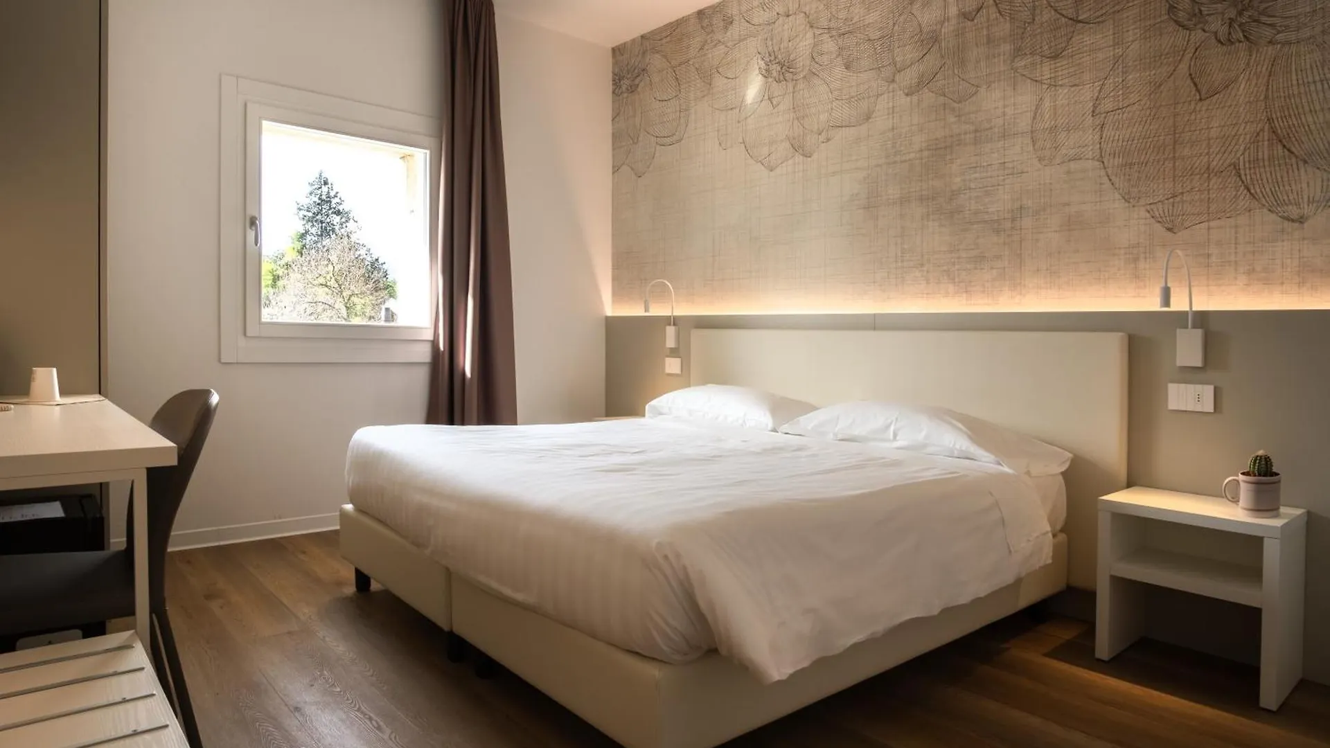 Hotel Villa I Pini Malo  Italy